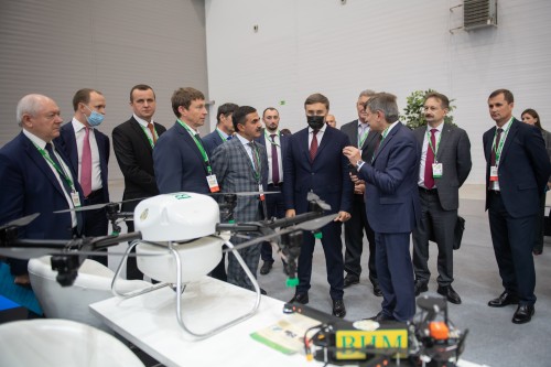 Министр науки и высшего образования Российской Федерации  В.Н. Фальков посетил стенд ФНАЦ ВИМ на выставке  «Золотая осень – 2021»